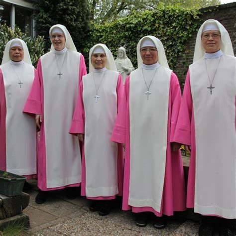 Pink Sisters .